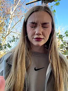 MilaMoone online show from November 3, 2025, 11:22 am