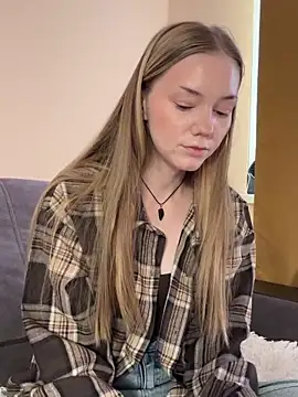 Snapshot of MilaMoone chatting on January 15, 2026, 10:20 am MilaMoone online show from January 15, 2026, 10:20 am