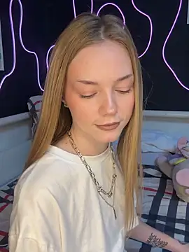 Snapshot of MilaMoone chatting on February 5, 2026, 11:04 am MilaMoone online show from February 5, 2026, 11:04 am