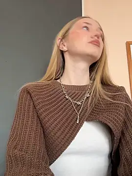 Snapshot of MilaMoone chatting on February 6, 2026, 10:40 am MilaMoone online show from February 6, 2026, 10:40 am