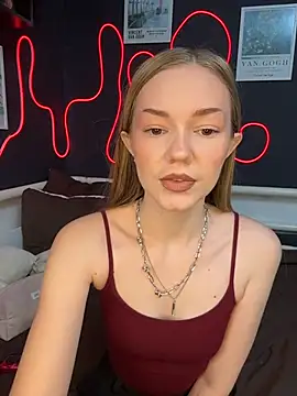 Snapshot of MilaMoone chatting on February 15, 2026, 11:08 am MilaMoone online show from February 15, 2026, 11:08 am