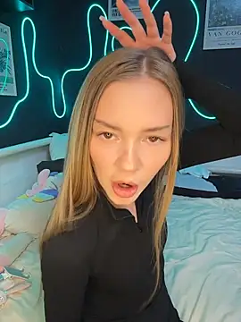 Snapshot of MilaMoone chatting on February 18, 2026, 1:07 pm MilaMoone online show from February 18, 2026, 1:07 pm