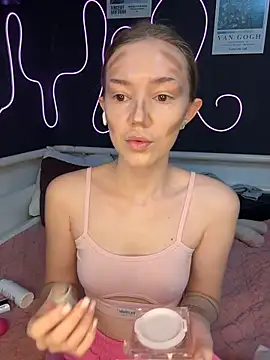 Snapshot of MilaMoone chatting on February 20, 2026, 11:22 am MilaMoone online show from February 20, 2026, 11:22 am