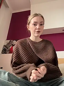 Snapshot of MilaMoone chatting on February 25, 2026, 11:31 am MilaMoone online show from February 25, 2026, 11:31 am