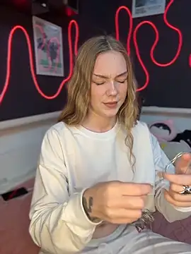 MilaMoone online show from April 1, 2026, 10:49 am