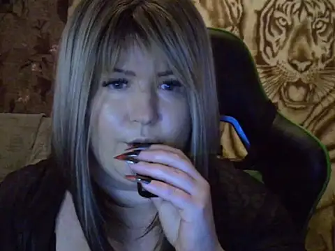 YuliiaSan online show from December 5, 2025, 7:10 pm