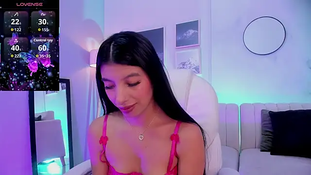 Tiffany Low online show from November 2, 2025, 11:34 am