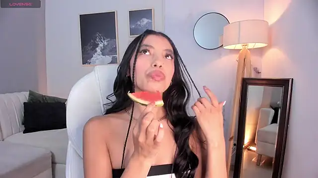 Tiffany Low online show from April 2, 2026, 3:31 pm