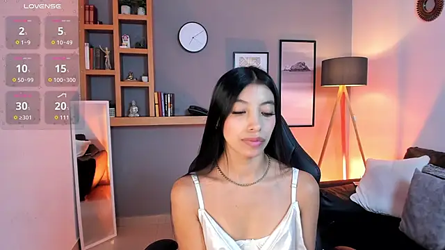 Tiffany Low online show from April 5, 2026, 2:47 pm