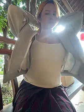 yuki june online show from December 19, 2025, 7:59 am