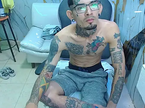 boy tatto777 online show from May 6, 2026, 12:54 pm