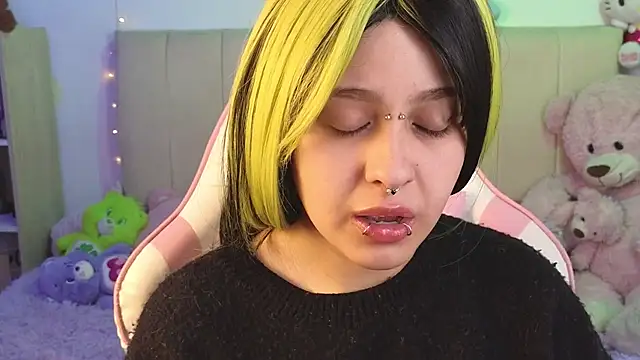 Snapshot of NekoWaifu chatting on June 11, 2026, 2:48 pm NekoWaifu online show from June 11, 2026, 2:48 pm