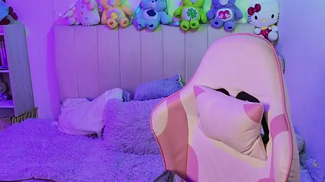 Snapshot of NekoWaifu chatting on August 4, 2026, 5:04 pm NekoWaifu online show from August 4, 2026, 5:04 pm