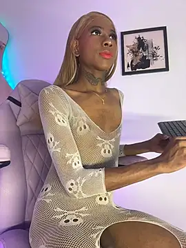 Snapshot of Mara_royal chatting on May 5, 2026, 7:44 pm Mara royal online show from May 5, 2026, 7:44 pm