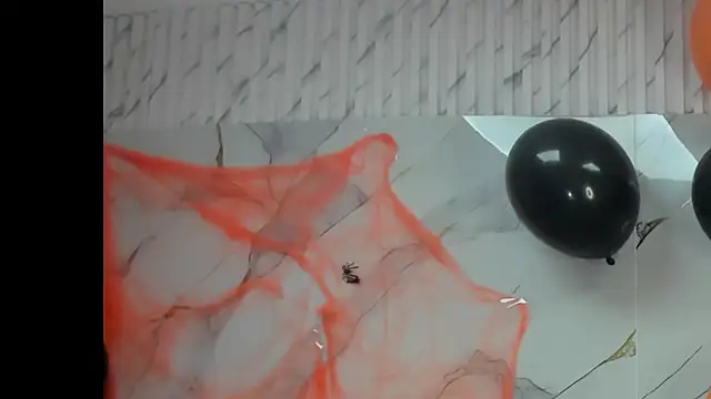 Isabella Blondetf online show from October 28, 2025, 8:00 pm