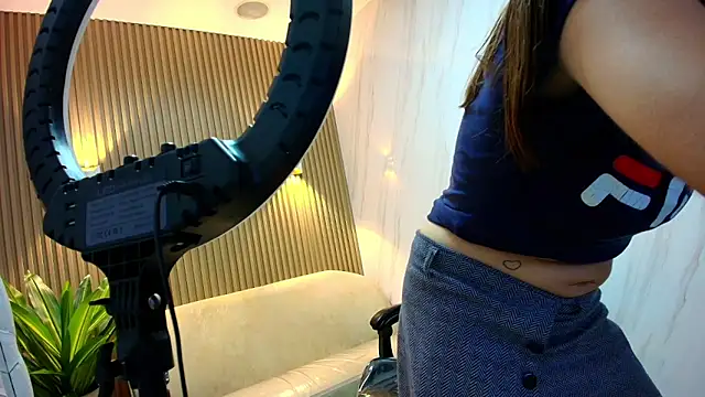 Isabella Blondetf online show from November 15, 2025, 12:45 pm