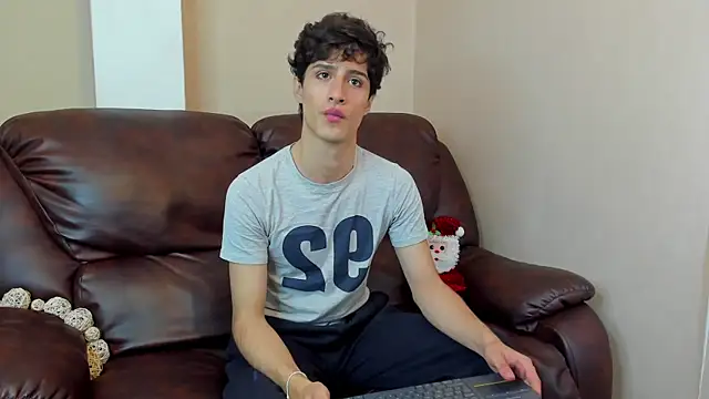 Snapshot of Xam_Collen chatting on December 18, 2025, 3:51 pm Xam Collen online show from December 18, 2025, 3:51 pm