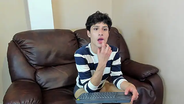 Snapshot of Xam_Collen chatting on January 10, 2026, 7:48 pm Xam Collen online show from January 10, 2026, 7:48 pm