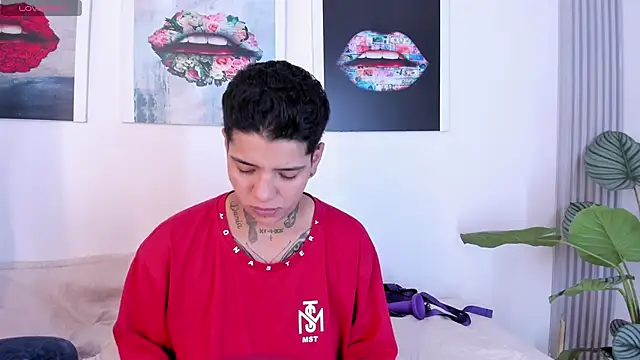 Snapshot of Girls_inlove chatting on October 8, 2025, 11:52 am Girls inlove online show from October 8, 2025, 11:52 am