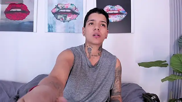 Snapshot of Girls_inlove chatting on October 9, 2025, 11:41 am Girls inlove online show from October 9, 2025, 11:41 am