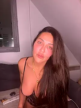 Snapshot of Lara_khalifaa chatting on November 13, 2025, 12:31 am Lara khalifaa online show from November 13, 2025, 12:31 am