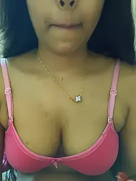 reetika6375 online show from July 18, 2026, 9:18 pm