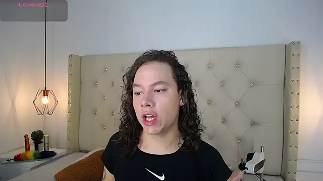 bycandy  online show from November 11, 2025, 12:38 pm