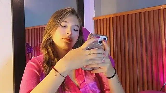 VictoriaSpark online show from November 18, 2025, 12:31 pm