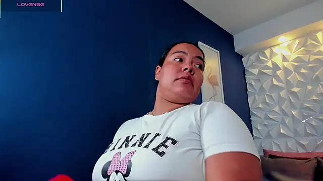 freya cole  online show from November 6, 2025, 12:39 pm