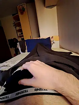 Snapshot of Young_StallioN_ chatting on October 21, 2025, 10:43 pm Young StallioN online show from October 21, 2025, 10:43 pm