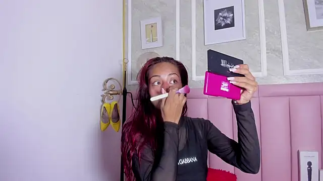 HoollyHendrix online show from January 10, 2026, 12:51 pm