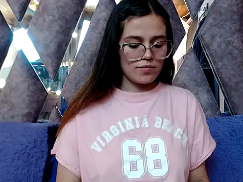 CRISTALHERRANZ online show from October 8, 2025, 11:46 pm