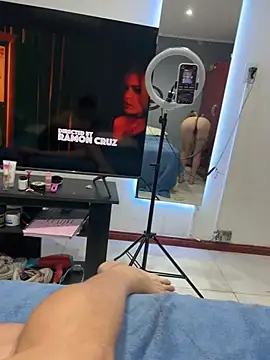 Alexxx27  online show from February 5, 2026, 5:01 am