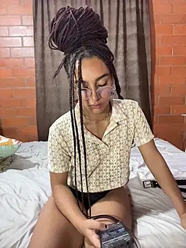 Snapshot of aurora_2007 chatting on October 20, 2025, 12:44 am aurora 2007 online show from October 20, 2025, 12:44 am