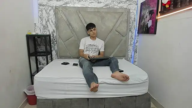 Logan Jhonson online show from October 24, 2025, 2:19 am