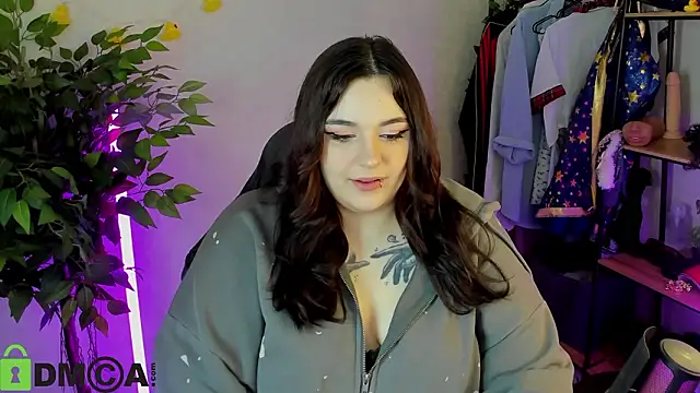 Mia R0ss online show from February 7, 2026, 1:09 am