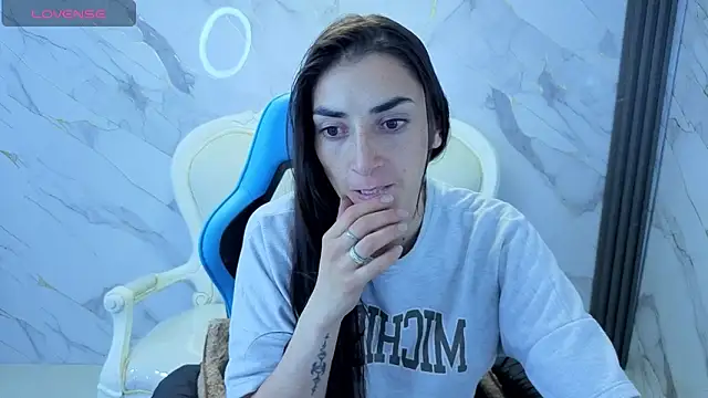 Maily a  online show from April 21, 2026, 3:24 am