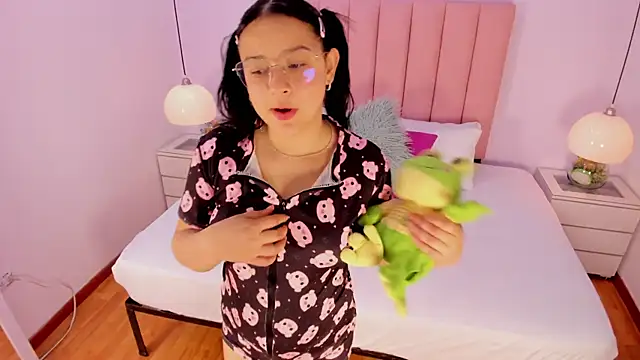 Amy Ferreira online show from November 23, 2025, 12:43 am