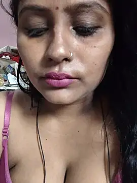 Jasmine Januja online show from May 17, 2026, 2:31 am