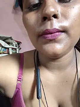 Jasmine Januja online show from May 20, 2026, 2:51 am