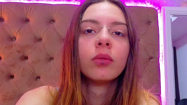 CoraVex online show from April 24, 2026, 4:04 am