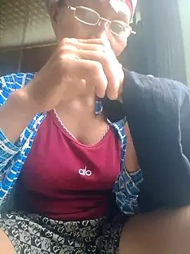 Snapshot of donna-bae chatting on June 30, 2026, 7:53 am donna-bae online show from June 30, 2026, 7:53 am