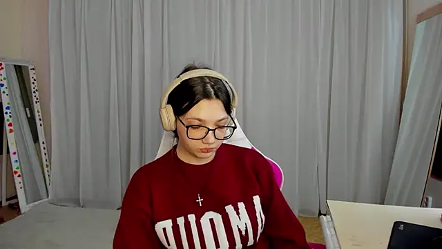 CarolKitty online show from November 4, 2025, 7:51 am