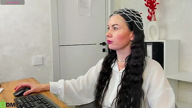 Stella Leon online show from October 9, 2025, 1:03 am