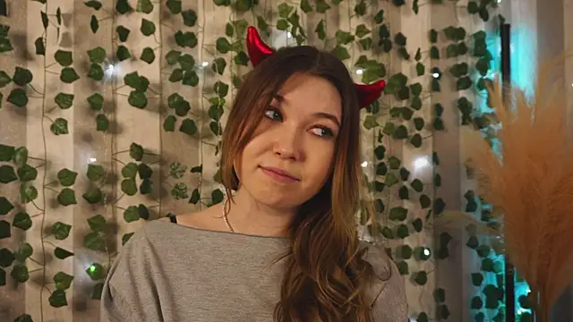 Snapshot of cheeky_cherry_juice chatting on November 1, 2025, 1:24 pm cheeky cherry juice online show from November 1, 2025, 1:24 pm