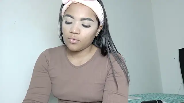 Natashaparker   online show from March 5, 2026, 8:27 pm