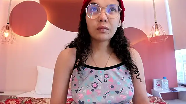 SweetStarr  online show from September 26, 2025, 1:04 pm