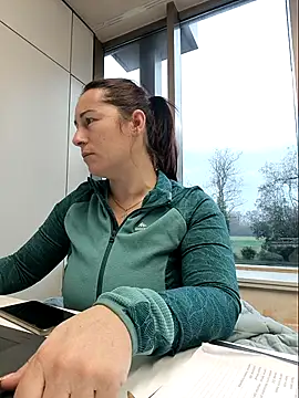 bichota85 online show from December 15, 2025, 9:02 am