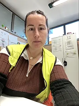 bichota85 online show from March 17, 2026, 11:24 am