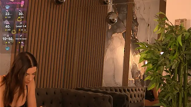 Snapshot of LunaVyx chatting on October 3, 2025, 4:09 am LunaVyx online show from October 3, 2025, 4:09 am